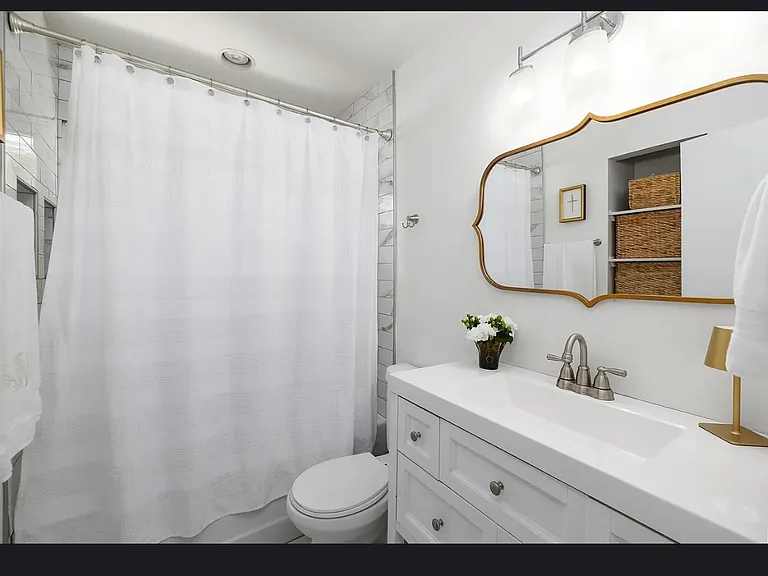 660 Bourbon Cir — Photo 8