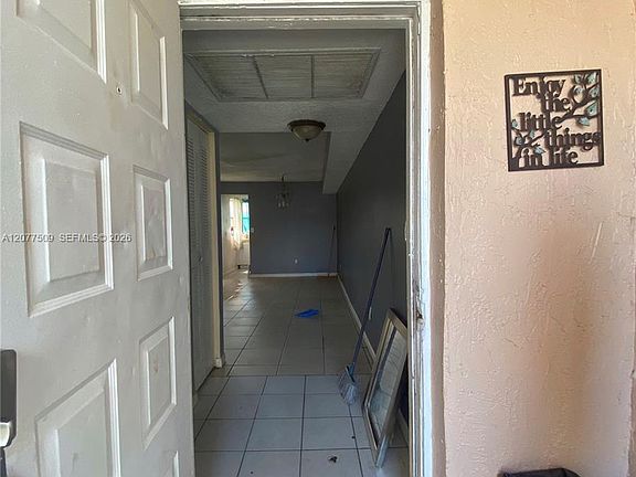 2nd image of 820 N Franklin Ave #820J