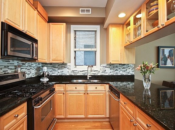 5th image of 2923 N Damen Ave #2