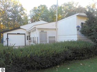 9869 Oak St, Lake, MI 48632