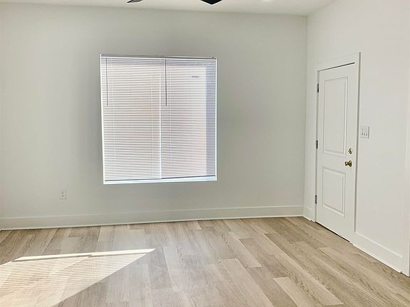 3rd image of 1520 W 34th St