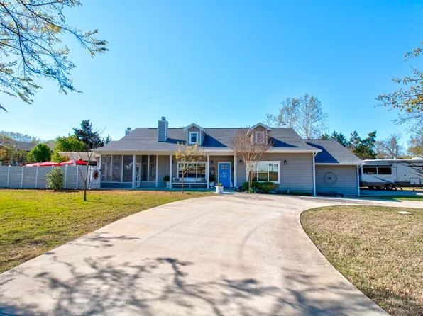 300 Colt Dr E, Gainesville, TX 76240