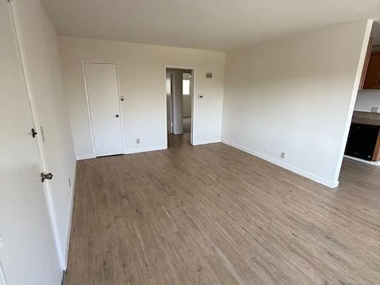 11813 Iowa Ave — Photo 8