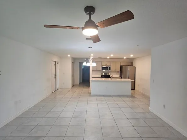 6765 Broadwater Ln, Lake Worth, FL 33467