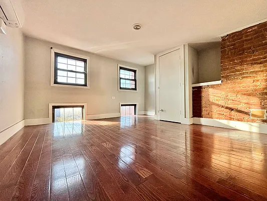 Rented by Real Street Inc | media 7