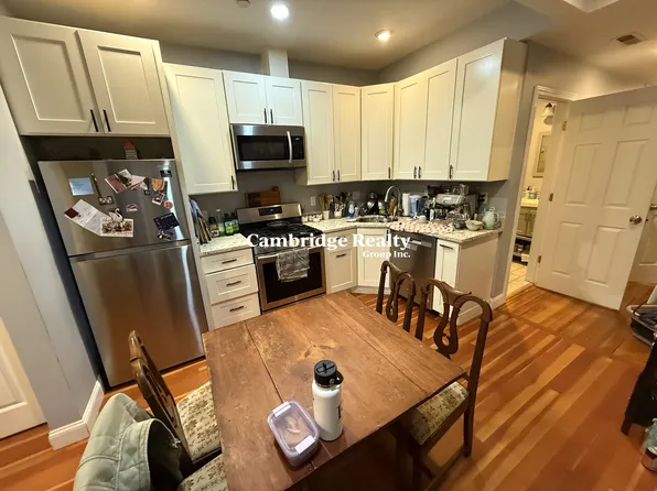 136 Oxford St #1, Cambridge, MA 02140