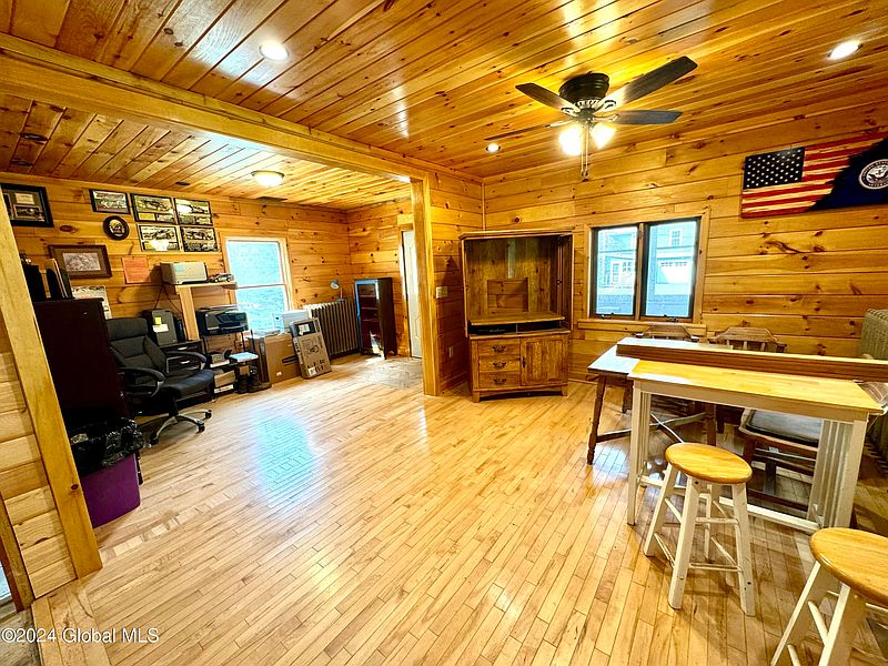 4th image of 63 Hamilton Avenue