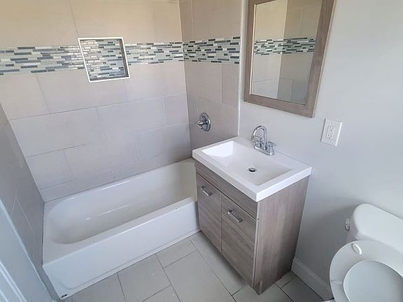 5th image of 308 Main St #14