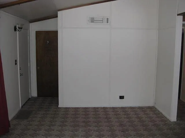 826 E Oakridge Ct — Photo 2
