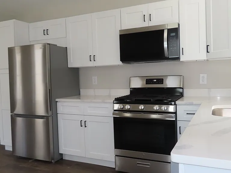 828 Broad St — Photo 9