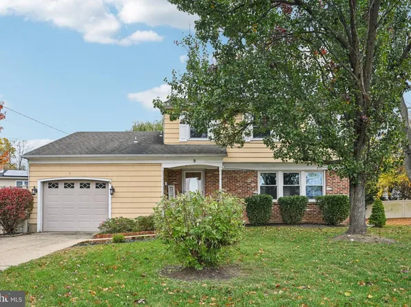 8 Yorktown Ct, Marlton, NJ 08053