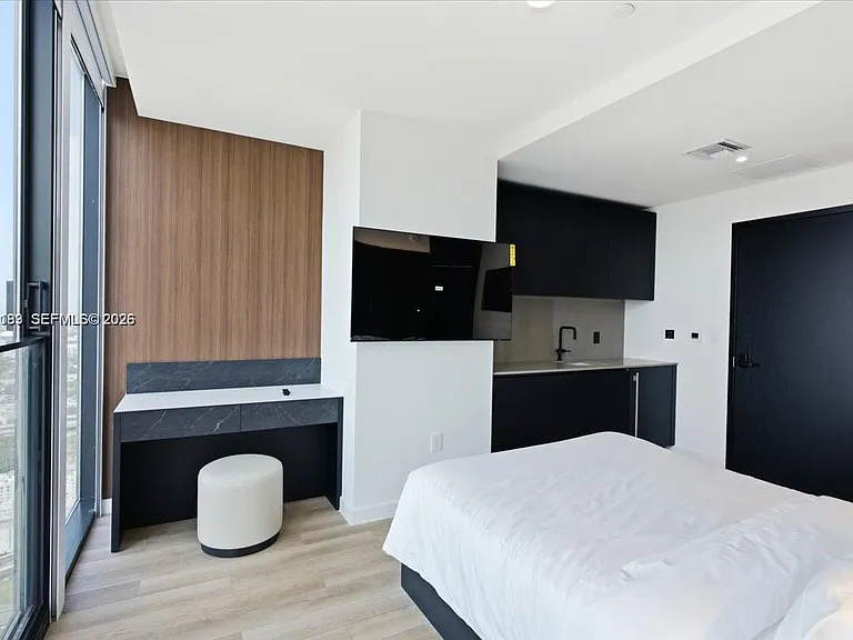 20 NE 11th St #4904-B — Photo 9