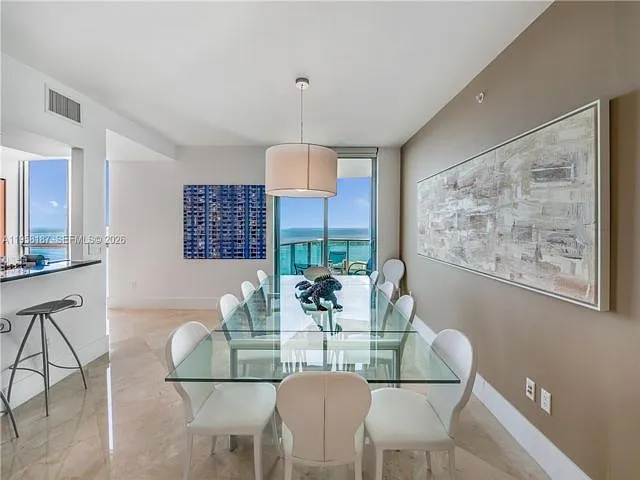 4 bed, 4.5 bath, $20,000 — Photo 3
