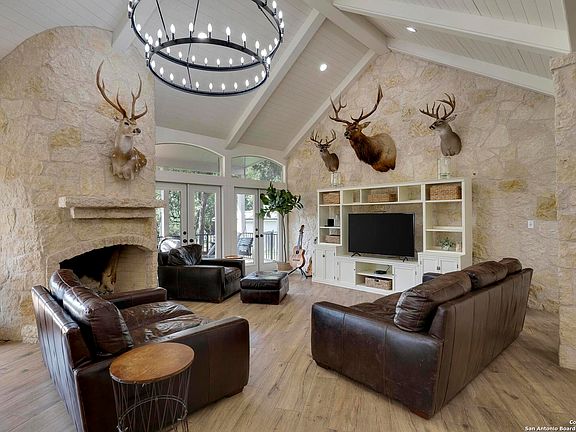 2nd image of 120 Canyon Circle