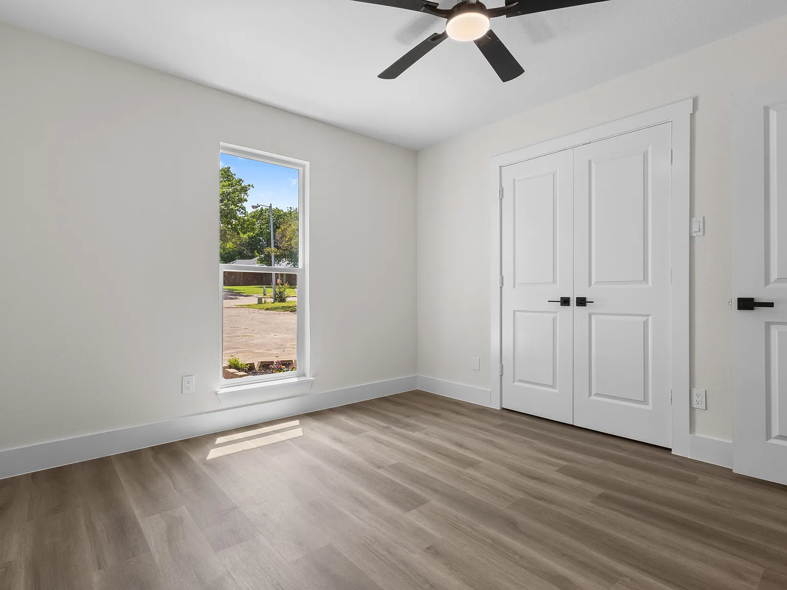 4 bed, 2098 sqft, $3,900 — Photo 4