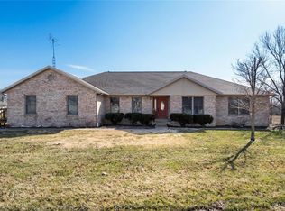 7 Rohrbeck Dr, Nashville, IL 62263