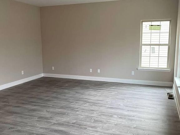2nd image of 281 White Oak Trce
