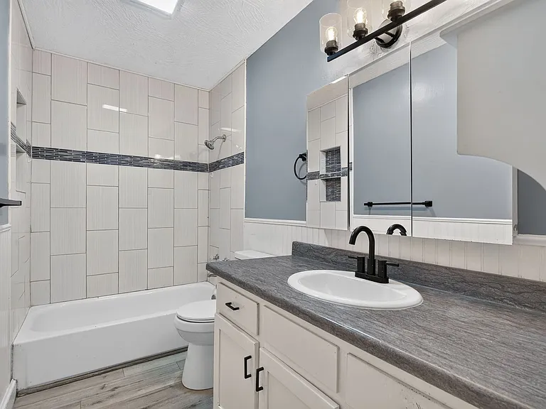 2724 N Franklin Ave — Photo 15