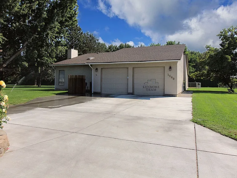 3600 Eastlake Dr — Photo 3