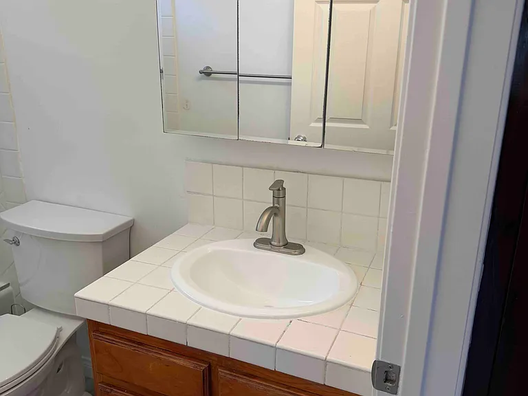 12621 Victoria Ave — Photo 17