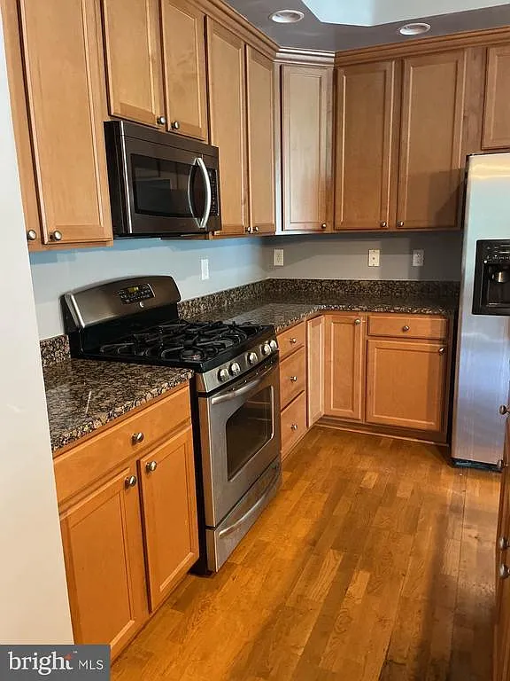 3 bed, 2.5 bath, 1714 sqft, $2,700 — Photo 4