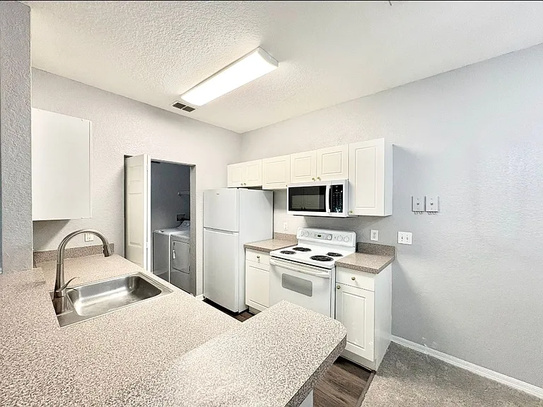 819 Grand Regency Pointe #100 — Photo 7
