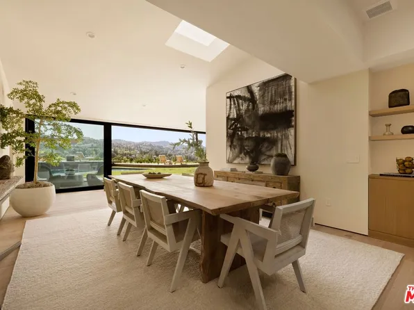 3565 Crownridge Dr, Sherman Oaks, CA 91403