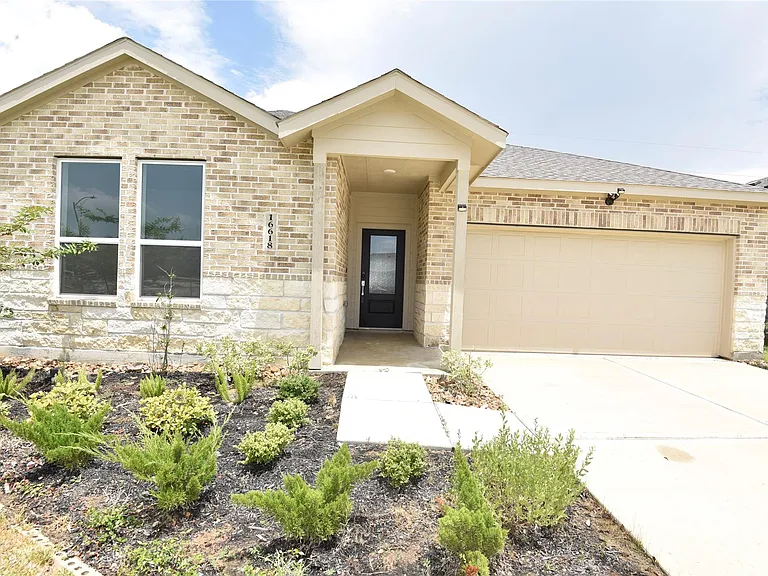 16618 Texas Palmetto Way — Photo 1