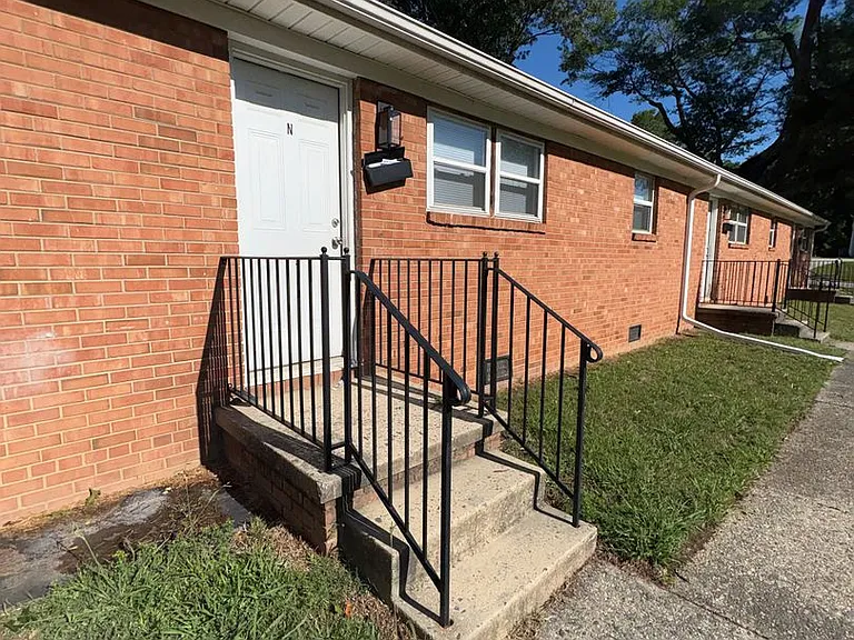 803 Oak St — Photo 3