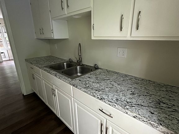 3rd image of 4760 Glenn St APT C