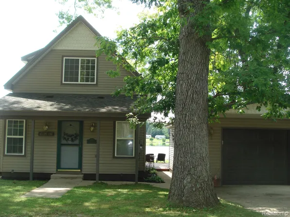 1473 Triangle Lake Rd, Howell, MI 48843