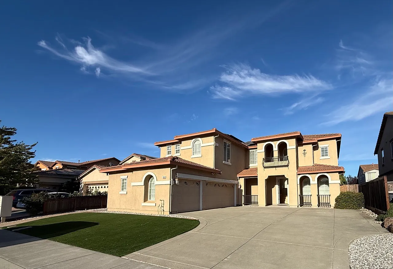 5 bed, 3431 sqft, $4,100 — Photo 1
