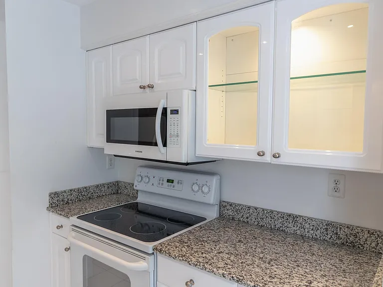 817 Botetourt Gdns — Photo 13