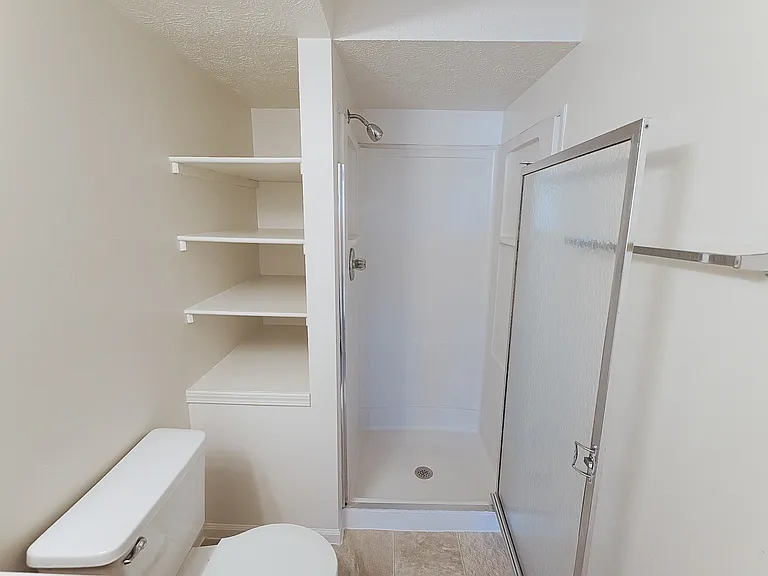 Applewood Pointe Apartments — Photo 32