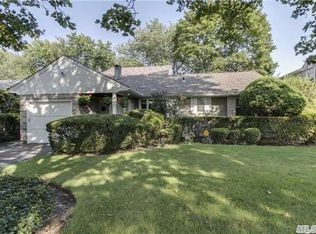 21 Dolores Dr, Valley Stream, NY 11581