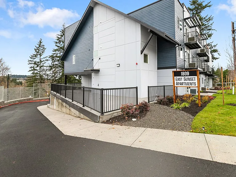 1809 E Sunset Dr — Photo 9