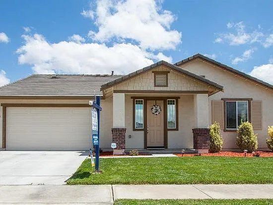 4864 Langley Way photo 1