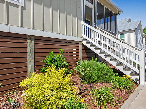 3rd image of 105 Adrienne Ct