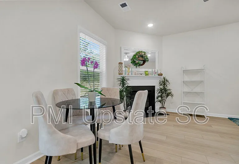 1110 Silverbend Trl — Photo 7