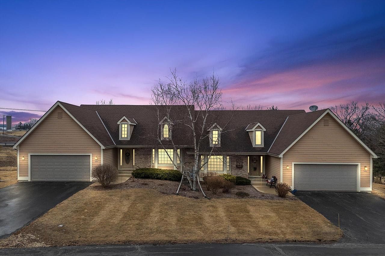 2084 Upper Ridge ROAD, Port Washington, WI 53074 | Zillow