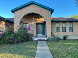869 Paso Del Rio Blvd, Eagle Pass, TX 78852