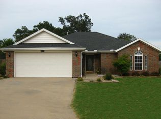 560 Firewood Dr, Centerton, AR 72719