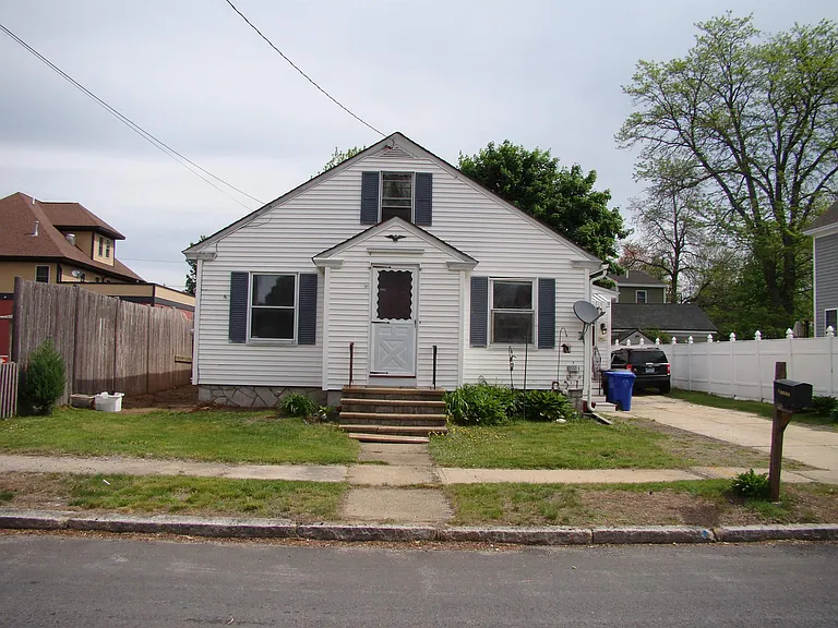 145 McQuesten St — Photo 1