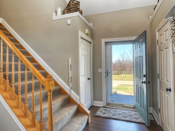 3rd image of 4871 Gateway Dr