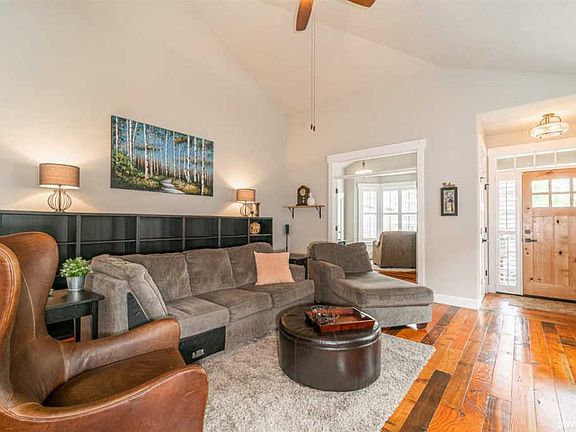 5th image of 1352 Goldcrest Ave NW