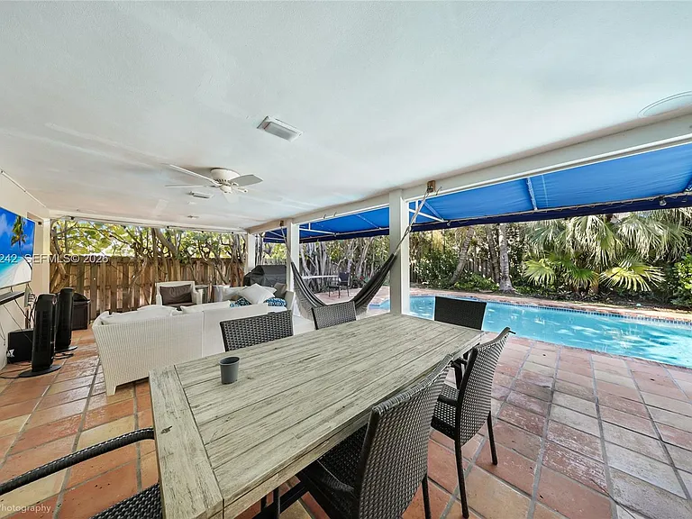 526 Satinwood Dr — Photo 4