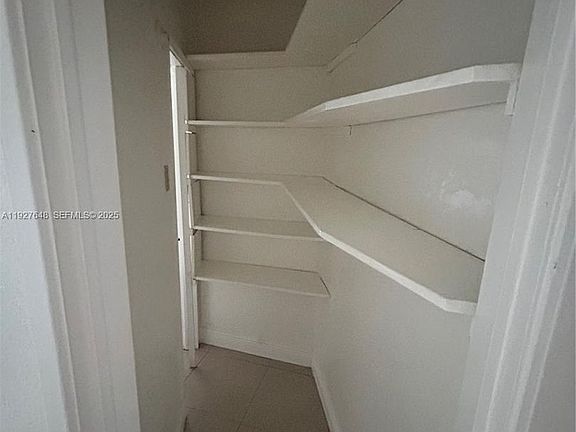 5th image of 1501 Lauderdale Villa Dr