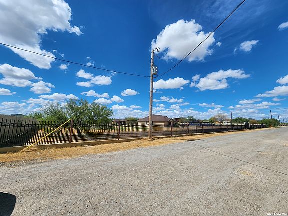 5th image of 210 COUNTY ROAD 237