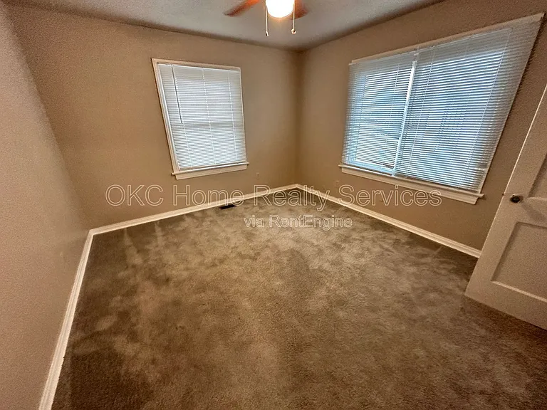 1216 NE 42nd St — Photo 12