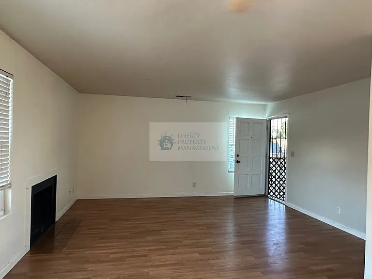 2444 Burlington Pl — Photo 3